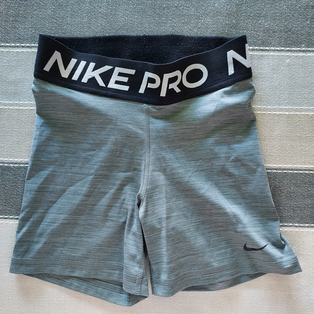 Nike Pro Dri-FIT Womens XS Gray Space Dye Compression Workout Shorts 3 Inch